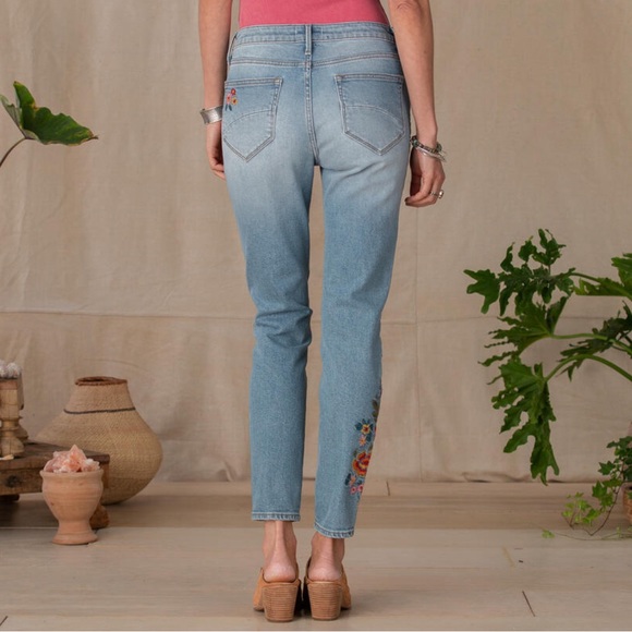 Driftwood Jackie Floral History Jeans. New with tags. - Picture 6 of 7